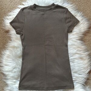 BRAND NEW! 🫶 Ribbed T-Shirt